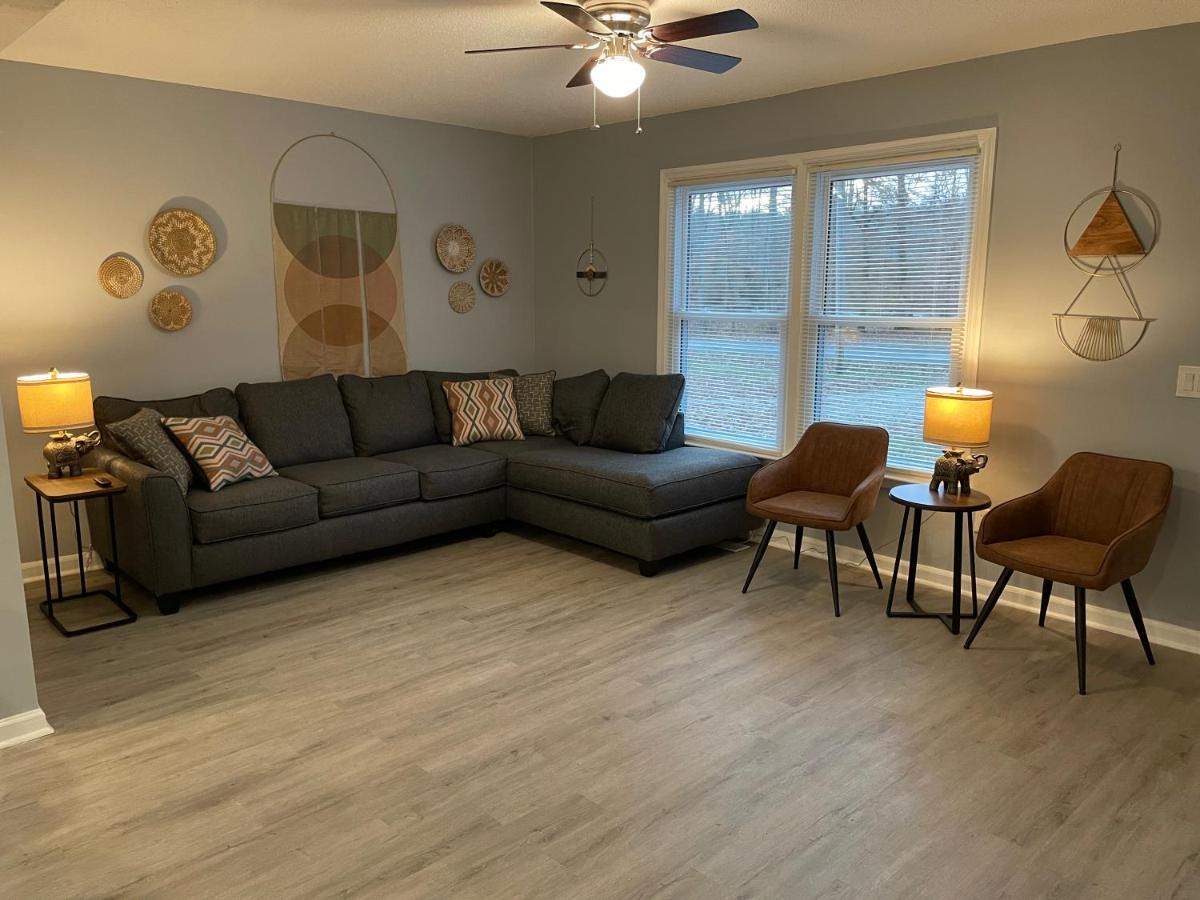 Remodeled Cottage With Sunroom Манчестър Екстериор снимка